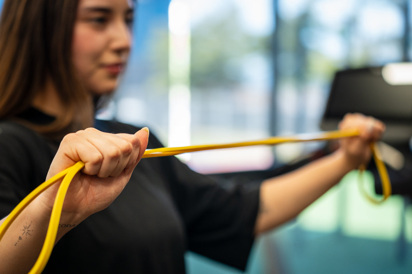 BANDA DE RESISTENCIA (2 A 7 KG) AMARILLA PARA ENTRENAMIENTO  - TTFL